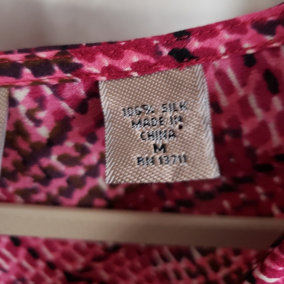 NWOT i.e. pink digital print ruffled silk button down blouse Womens Medium - Picture 2 of 7